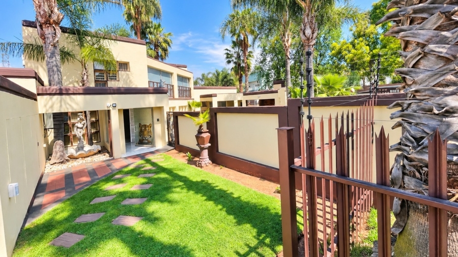 5 Bedroom Property for Sale in Wilkoppies North West